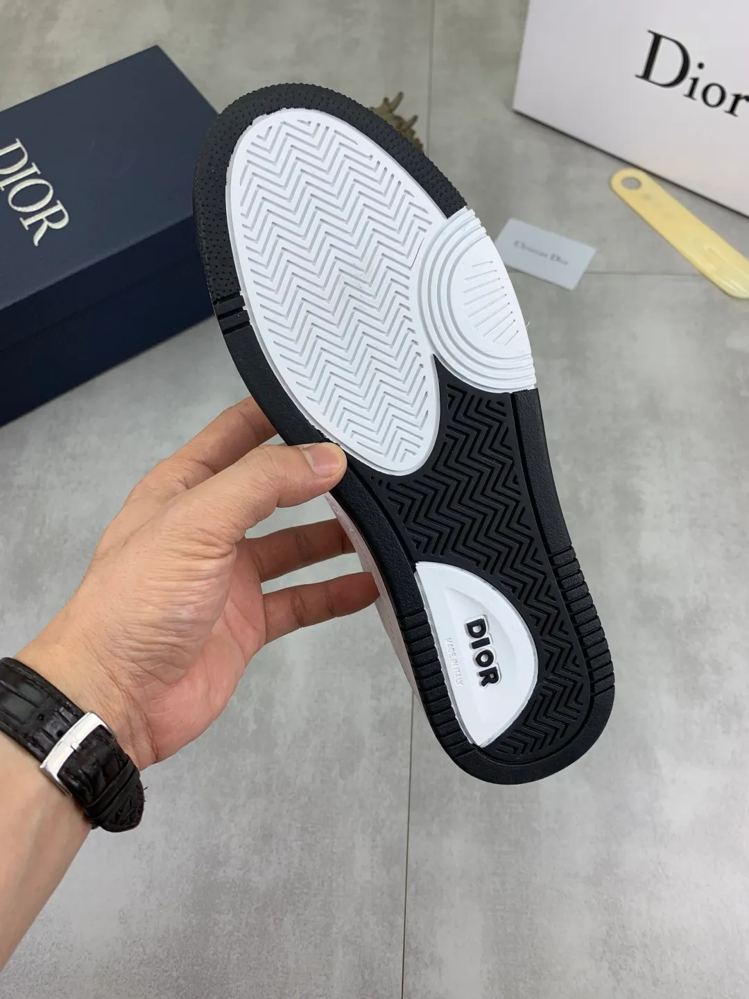 Men's Men's Shoes💰P400💰[New Style]🆘[Dior] 2025 Dior Original Lace-up Low-top Men's Shoes Classic casual shoes 🔥This model is the official flagship model with high quality and made by famous original designers. It is made of high-quality cowhide with original materials➕Comfortable and breathable mesh lining➕Pigskin insole. The perfect last shape and generous and fashionable design have attracted many consumers. Suitable for drivers to drive🚗. What you want is the highest quality in the market. Color: 4️⃣Color code number: 38--44 (45 customized)